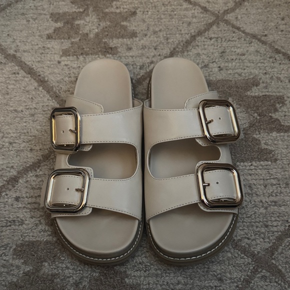 Universal Thread Sandals - Picture 2 of 6